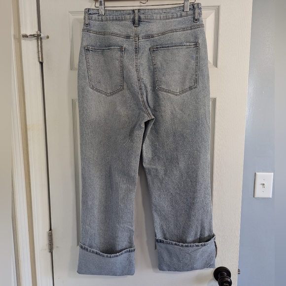 And now this cuffed distressed jeans - Picture 7 of 7